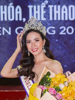 Phan Thị Mơ đội vương miện dự khai mạc lễ hội Tiền Giang 2019