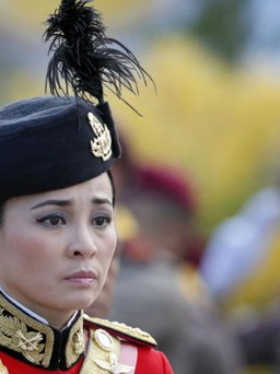 Cựu tiếp viên hàng không đăng cơ Hoàng hậu Thái Lan quyền lực ra sao?