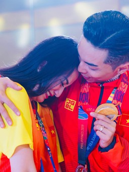 Khánh Thi khóc nức nở khi chồng giành HCV tại SEA Games