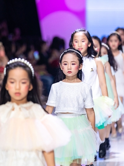 Thế hệ người mẫu 10X tỏa sáng trên sàn diễn Junior Fashion Runway 5