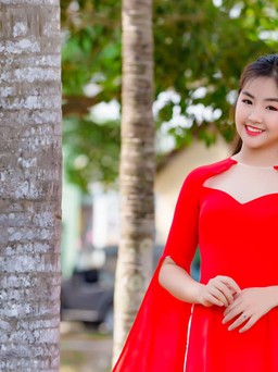 Á quân Giọng hát Việt nhí Khánh An diện áo dài như thiếu nữ