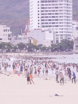 Phong tục kỳ lạ: Tắm biển giữa trưa Tết Đoan Ngọ để trị bệnh