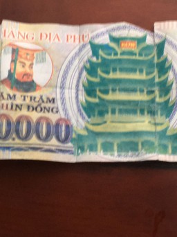 Dùng tiền âm phủ lừa mua thẻ điện thoại và thuốc lá, 2 người đàn ông bị bắt