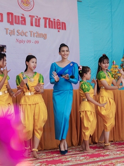 Trương Thị May ngẫu hứng hát tiếng Khmer