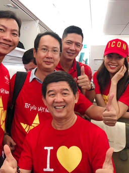 Á hậu Lệ Hằng, Bình Minh có mặt tại Malaysia cổ vũ tuyển Việt Nam