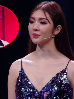 Hoa hậu Thiên Hương ‘đơ mặt’ vì bị từ chối hẹn hò trên sóng truyền hình