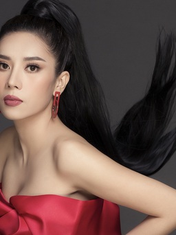 Hoa hậu Du lịch Quốc tế 2019 quyến rũ trong sắc đỏ