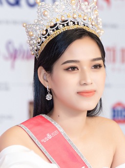 Đỗ Thị Hà bị mất Facebook sau nửa tháng đăng quang Hoa hậu Việt Nam 2020
