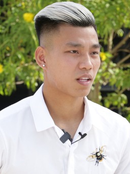 Phản ứng của Anh Đức, Văn Thanh khi bị nói 'làm màu khi đi từ thiện'