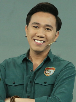 Anh Đức lảng tránh khi được hỏi chuyện tình cảm lúc quay game show