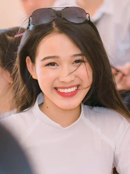 Đỗ Thị Hà khoe loạt ảnh cấp 3, tiết lộ về điểm thi đại học