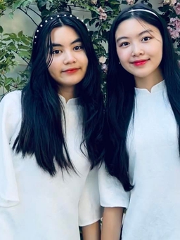 Hai con gái Quyền Linh gây chú ý với hình ảnh diện áo dài dịp đầu năm