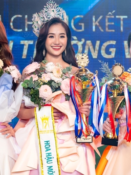 Nữ sinh Bến Tre sinh năm 2004 đăng quang 'Hoa hậu Môi trường Việt Nam'
