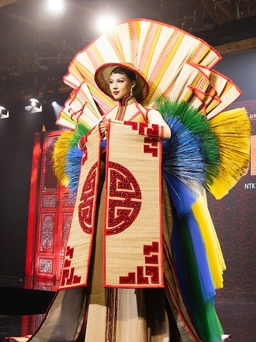 'Chiếu Cà Mau', 'Bánh tráng'… vào top 10 trang phục dân tộc Miss Universe Vietnam