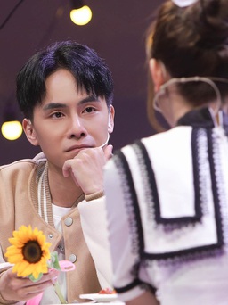 Trai đẹp bất ngờ lấy lại hoa sau khi tỏ tình thất bại trong show hẹn hò