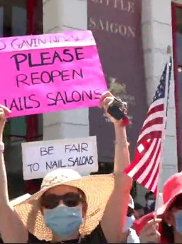 Việt kiều Mỹ xuống đường biểu tình yêu cầu Thống đốc California cho mở cửa tiệm nail