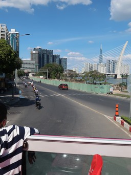 Người dân TP.HCM đếm ngược chờ cầu Thủ Thiêm 2 bắc sang sông Sài Gòn thông xe