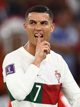 Làm rõ vụ Ronaldo chửi HLV trưởng khi bị thay ra