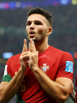 Tiền đạo gây sốt khi thay Ronaldo, lập hat-trick cho tuyển Bồ Đào Nha là ai?