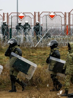 Belarus giải tán trại tị nạn biên giới