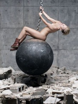 Miley Cyrus hối hận vì thực hiện MV 'Wrecking Ball'