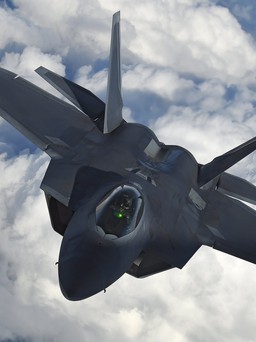 Mỹ điều chiến đấu cơ tàng hình F-22 tới Biển Đen