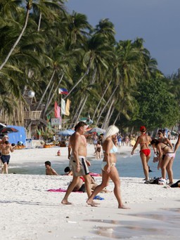 Tổng thống Duterte dọa đóng cửa đảo Boracay vì hôi thối
