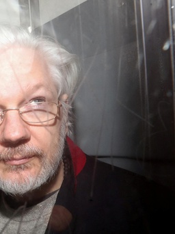 Nhà sáng lập WikiLeaks hôm nay kết hôn trong tù
