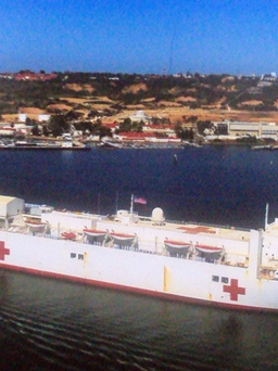 Tàu bệnh viện USNS Mercy của Hải quân Hoa Kỳ đến Phú Yên