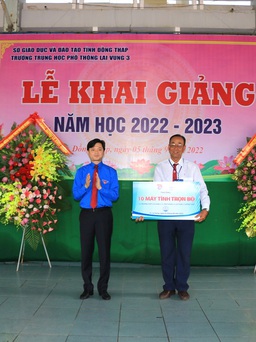 T.Ư Đoàn trao học bổng cho học sinh vượt khó trong năm học mới tại Đồng Tháp