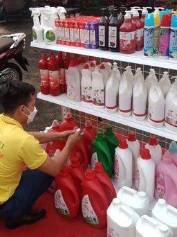 Hàng tiêu dùng tăng giá, tiệm tạp hóa sợ khách bỏ chạy