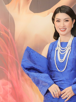 Nguyễn Hồng Nhung: 'Tôi có tham vọng trở thành nữ hoàng dòng nhạc cổ phong'