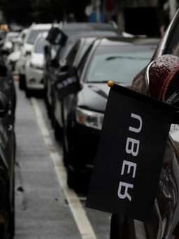 Dân Singapore thi nhau chạy Uber vì giá xe cao