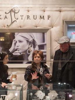 Ế khách nhà giàu, thương hiệu Ivanka Trump chuyển hướng về khách bình dân