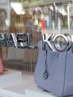 Michael Kors thâu tóm hãng giày hiệu Jimmy Choo