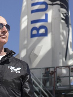 Jeff Bezos làm giàu từ Amazon, nhưng đặt Blue Origin lên hàng đầu