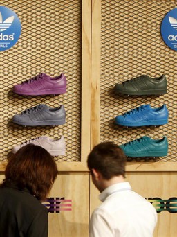 Adidas sẽ chỉ dùng nhựa tái chế từ năm 2024