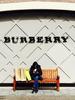 Burberry và nhiều hãng đồ xa xỉ hủy hàng triệu USD giá trị hàng tồn