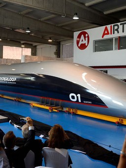Khoang tàu chở khách công nghệ hyperloop đầu tiên ra mắt ở Tây Ban Nha