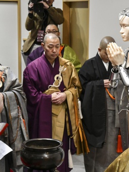 Đền chùa Nhật Bản tung robot… giảng đạo