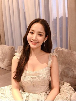 Từng mắc lỗi phối đồ “kém duyên”, Park Min Young tự tin với phong cách “bánh bèo” ở tuổi 36