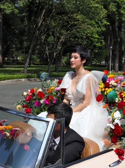 Khẳng định còn độc thân, Angela Phương Trinh vẫn mặc váy cưới lên xe hoa