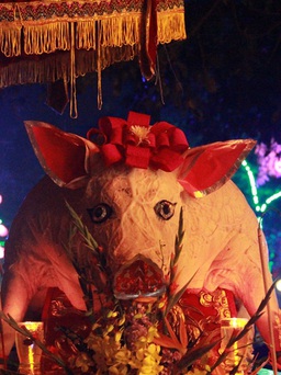 Trắng đêm xem rước 'ông lợn' ở La Phù, Hà Nội