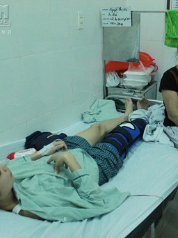 [VIDEO] Mẹ cựu VĐV Nguyễn Thị Nụ òa khóc sau ca phẫu thuật của con