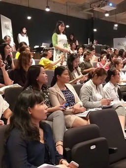 Phụ nữ có nên 'lui về hậu trường' để chồng kiếm tiền?