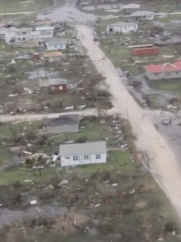 Khủng khiếp siêu bão Irma xóa trắng cả hòn đảo ở Caribê