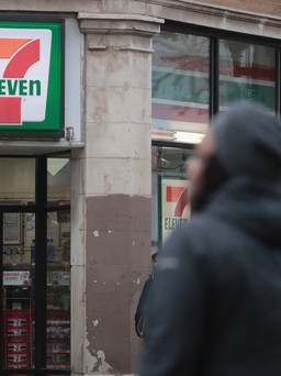Mỹ ‘càn quét’ gần 100 cửa hàng 7-Eleven bắt di dân bất hợp pháp