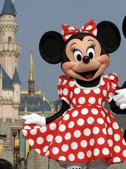 Chuột Mickey, Vịt Donald bị ‘quấy rối’ tại công viên Disney