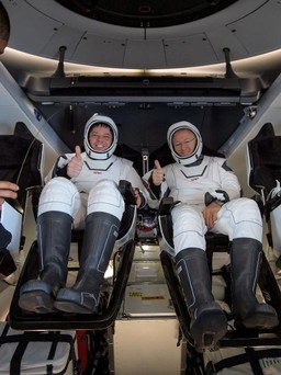 Các phi hành gia phải mặc tã quay về trái đất vì toilet tàu SpaceX bị hỏng