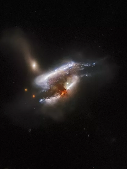 Chứng kiến cảnh tượng 3 thiên hà đang ‘cấu xé’ nhau